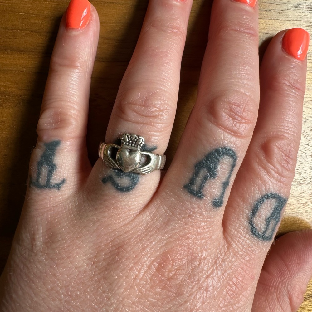 Elegant Silver Claddagh Ring